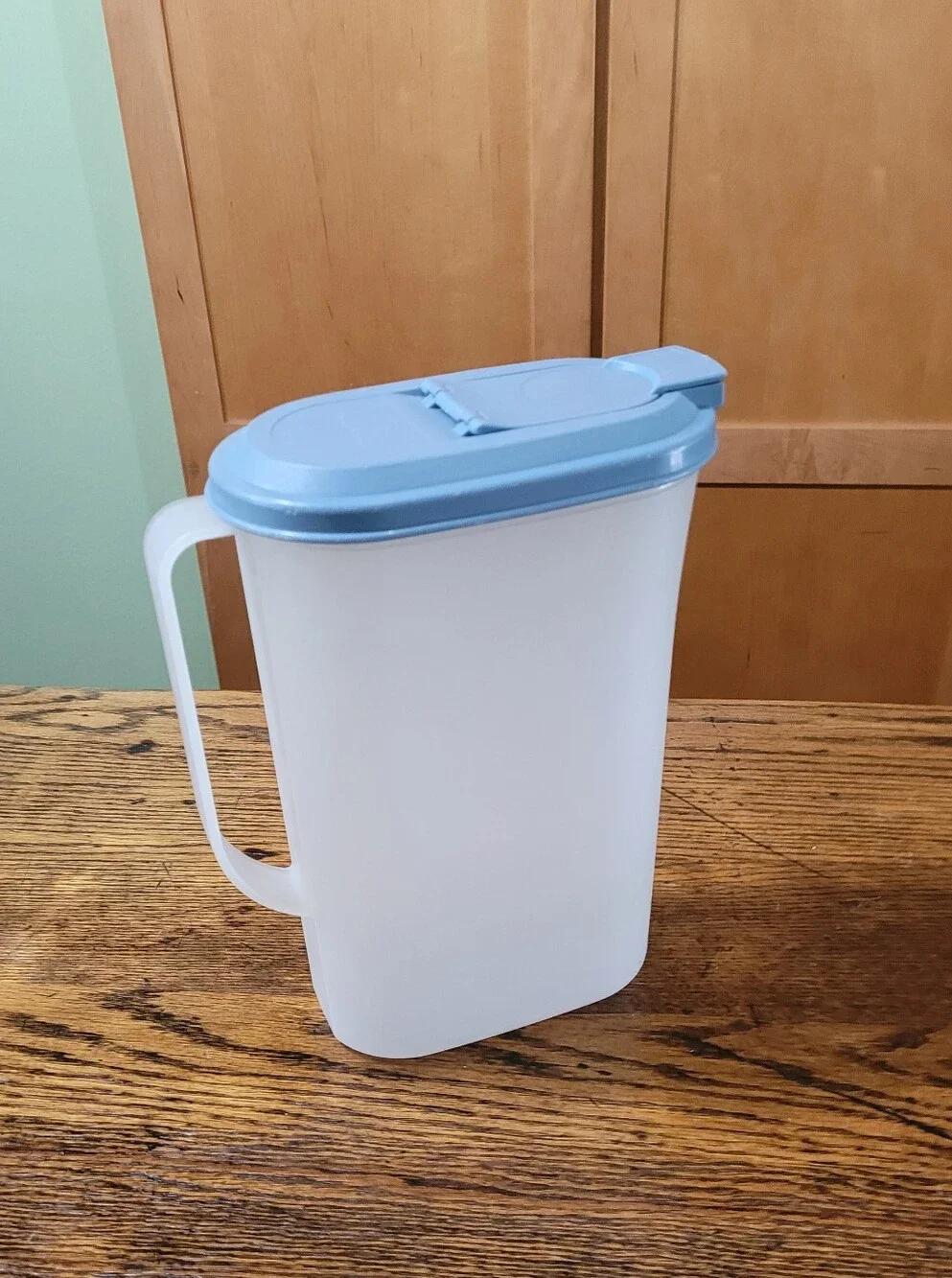 Tupperware Pitcher - Picture 1 of 3